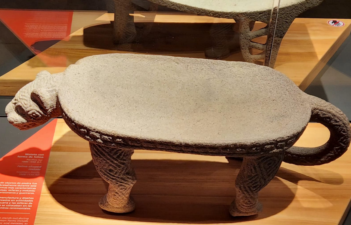 Metate de piedra precolombino.